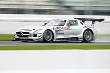 Der vom Privatteam Black Falcon eingesetzte Mercedes SLS GT3 mit der Fahrerpaarung Thomas Jäger und Christopher Haase gewann das 4-Stunden-Rennen auf dem Nürburgring. Foto: MB/Auto-Reporter.NET